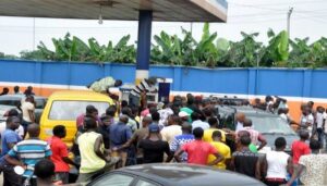 Read more about the article FG Raises 14-man Committee To Fight Against Fuel scarcity In The Country.