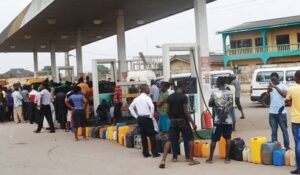 Read more about the article Fuel Scarcity: Federal Government Orders NNPC To Reduces Fuel Price.