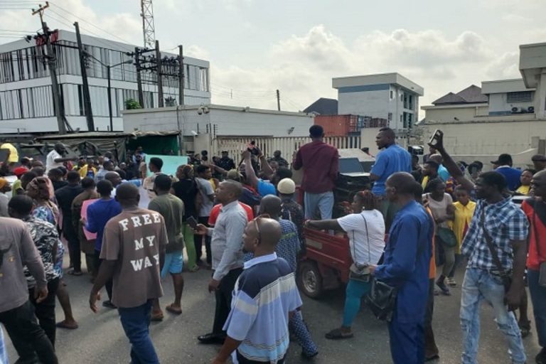 Read more about the article BREAKING: Protest Breaks Out In Asaba Over Elections.