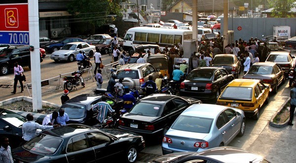 You are currently viewing Queues For Fuel In Abuja Vanish As NNPC Pumps 67 Million Litres