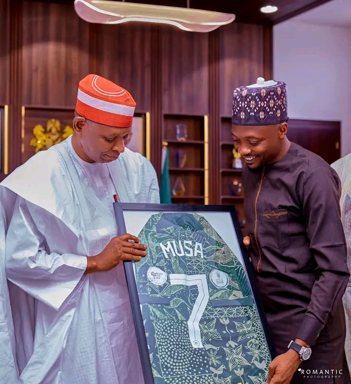 Ahmed Musa Faces Backlash for Not Shaking Hands with Governor